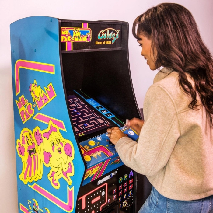 class of 81' deluxe arcade game