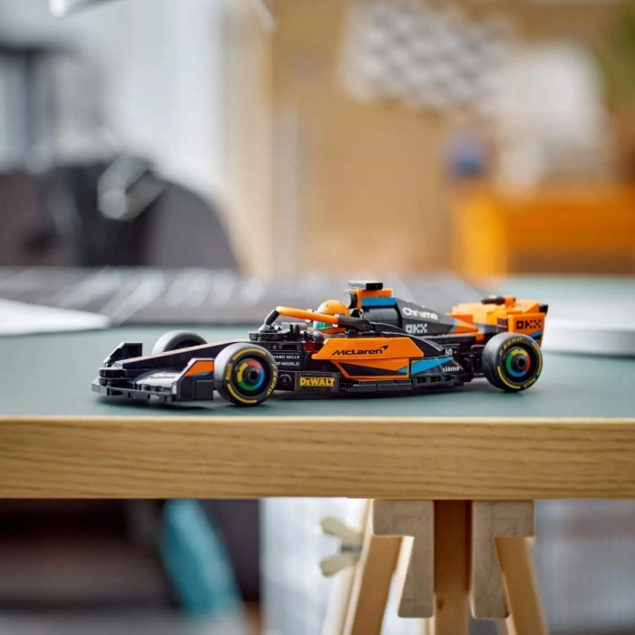 76919 - mclaren formula 1 race car